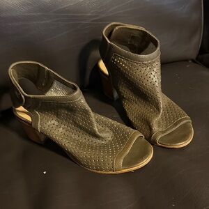 Olive Green Women's Open-Toe Sandals